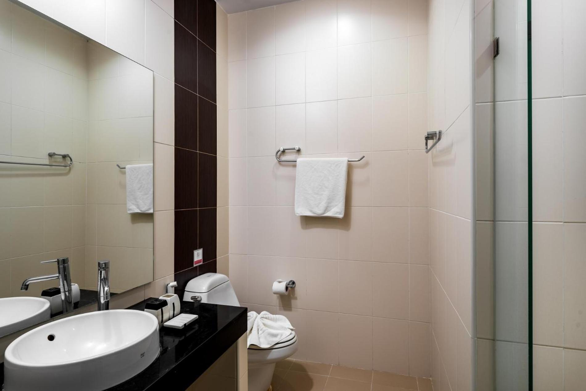 Veloche 2 Bedroom Apartment With Seaview Karon Bagian luar foto